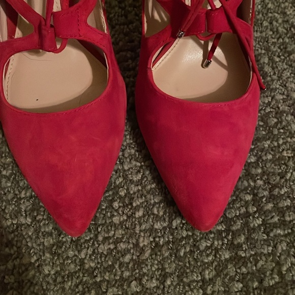 Red suede Vince Camuto heels - Picture 5 of 7